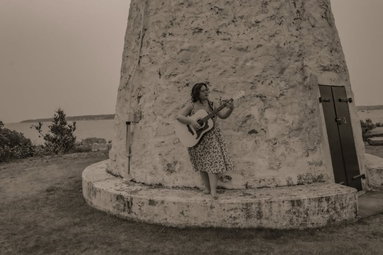 Sara Achorn Acoustic Show